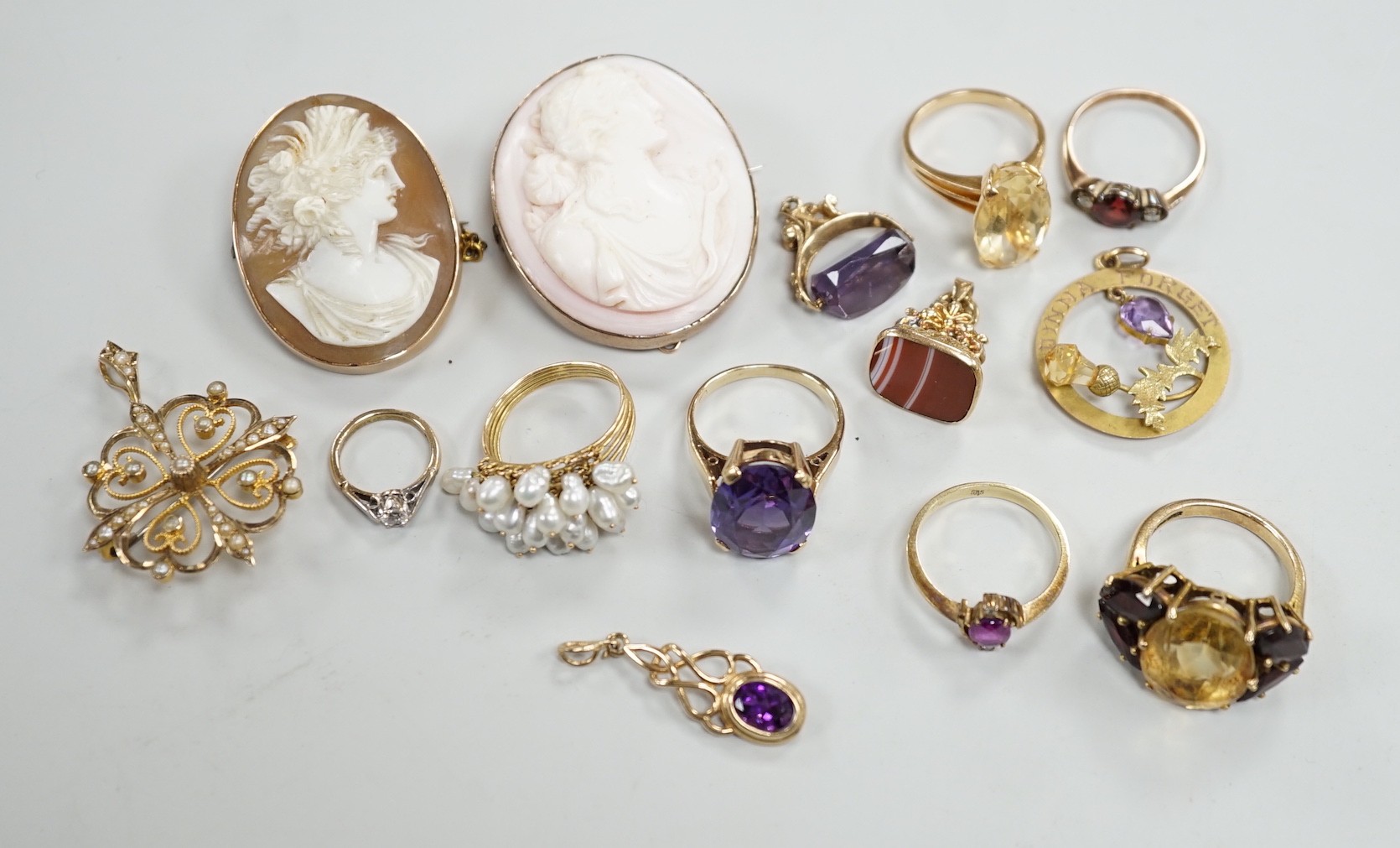 Mixed jewellery including two yellow metal mounted cameo shell brooches, one stamped 9c, two 9ct gold rings and a 585 ring, four other yellow metal and gem set rings and four pendants including two 9ct, one inscribed 'Di